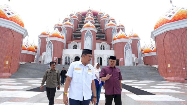 DPRD Sulsel Mengunjungi Masjid 99 Kubah Melihat proses Perbaikan 