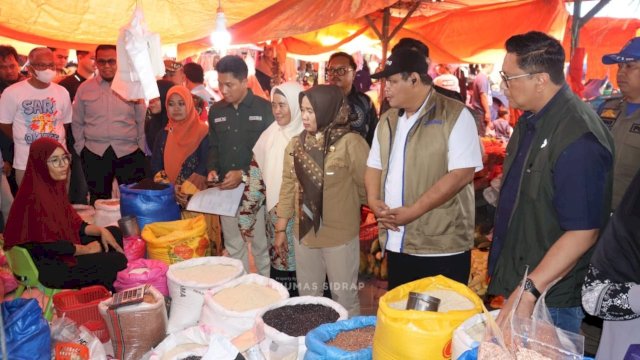 Jaga Daya Beli Jelang Idul Fitri, Pemkab Sidrap Bersama BPN Pantau Harga di Pasar