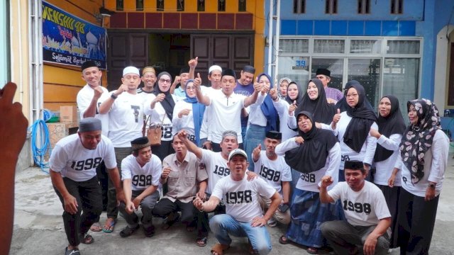 Sisi Humanis Bupati Sidrap, Berbagi Takjil Bersama Teman Sekolah