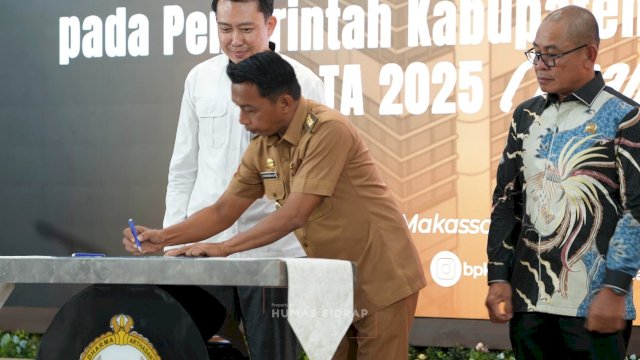 Bupati Sidrap  Serahkan LKPD 2025 ke BPK Sulsel