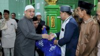 Wali Kota Makassar Serahkan Paket Ramadan untuk Pengurus Masjid saat Safari Subuh