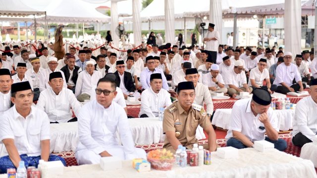 Ribuan Warga dan Sejumlah Kepala Daerah Berbaur Dalam perayaan Ulang Tahun Ke 53 Rusdi Masse Mappasessu