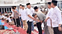 Tak Pernah Berjarak, Rusdi Masse Berbuka Puasa dan Berbagi Sembako Bersama Ribuan Warga Pinrang