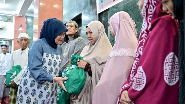 Wakil Wali Kota Makassar Tarawih Bersama Warga di Masjid Nurul Jihad Toddoppuli