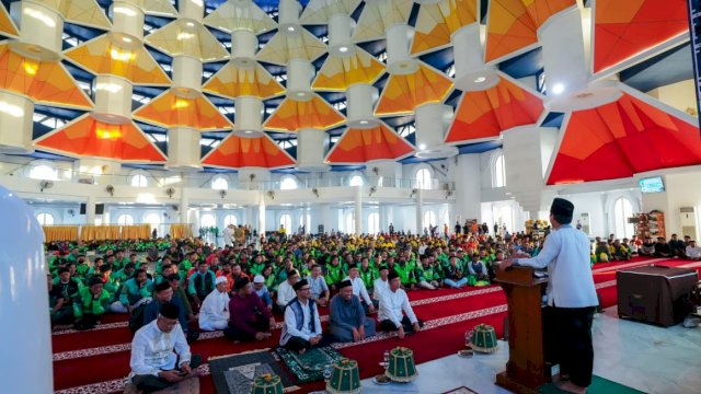 Gubernur Sulsel Buka Puasa Bersama Ribuan Insan Transportasi di Masjid Kubah 99