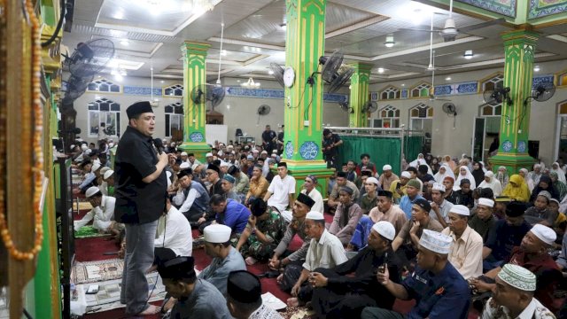Wali Kota dan Ketua TP PKK Tutup Safari Ramadan di Sangkarrang