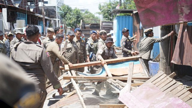 Pemkot Makassar Tertibkan PKL di Ujung Tanah, Utamakan Dialog dan Solusi Relokasi