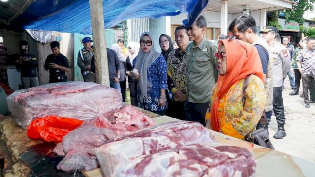 Bupati Barru Sidak Pasar Mattirowalie, Pastikan Harga Bahan Pokok Stabil Jelang Idul Fitri