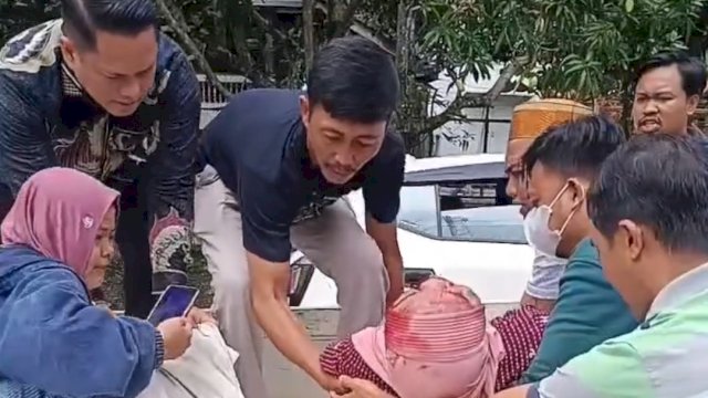 Di Tengah Perjalanan, Supriadi Arif Sigap Bantu Korban Kecelakaan di Majauleng