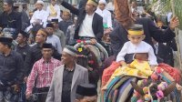 Lestarikan Budaya, Syaharuddin Alrif Tunggangi Kuda Hadiri Pesta Pernikahan Warga