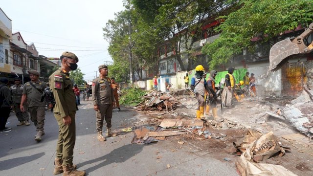 Didukung Pedagang dan Masyarakat Sekitar, Pemprov Sulsel Tertibkan Lapak di Kawasan SMKN 4 Makassar