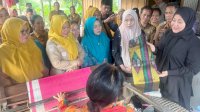 Dorong Ekonomi Berbasis Budaya, Fatmawati Rusdi Perkuat Posisi Tenun Lipa Sabbe Sidrap