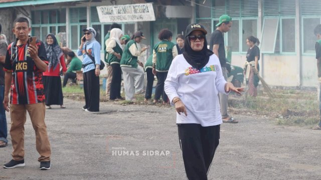 Pimpin Kerja Bakti di Panca Rijang, Wabup Sidrap Tekankan Konsistensi Gotong Royong