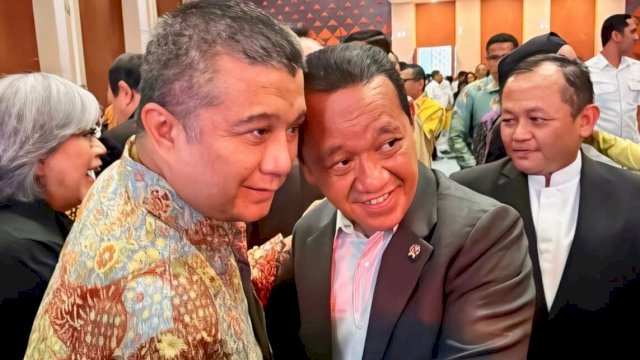 Erwin Aksa dan Bahlil Lahadalia Tunjukkan Keakraban di Peluncuran Buku Sarmuji