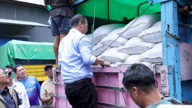 Mentan ASS Cek Stok Beras di Gudang Bulog Makassar
