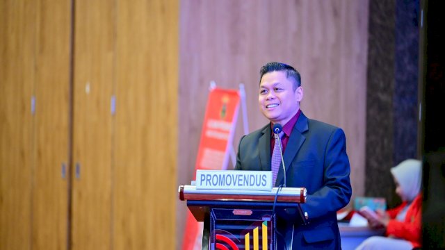 Yasir Machmud Resmi Raih Cumlaude Gelar Doktor di Unhas