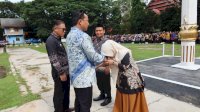 Resmi! Bupati Luwu Utara Serahkan Surat Perpanjangan Kontrak PPPK Tenaga Pendidik
