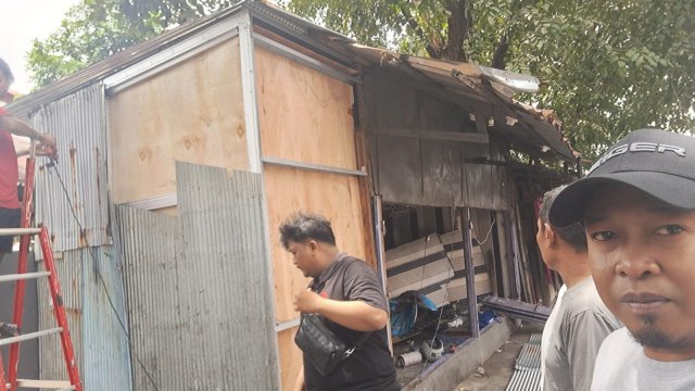 Tiga Lapak PKL Berdiri 5 Tahun di Atas Drainase di Tallo Ditertibkan