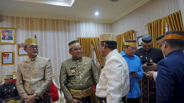 Bupati Luwu Hadiri Puncak Hari Jadi Bone ke-696, Perkuat Nilai Budaya dan Silaturahmi Antar Daerah