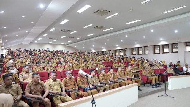 Wali Kota Munafri Minta Camat-Lurah Bergerak Cepat Atur Ulang Waktu Angkut Sampah di Makassar