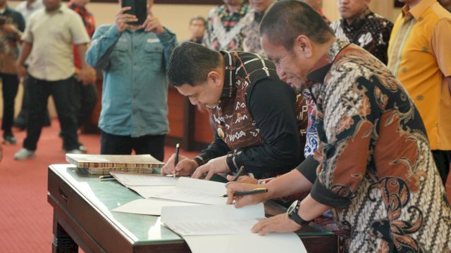 Munafri dan Kepala Daerah Se-Sulsel Rakor Bersama Kementerian LH, Teken Komitmen Atasi Sampah