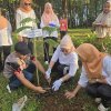 Hari Bumi 2026, DWP Sulsel Tanam Bibit Produktif Bernilai Ekonomi di Gowa