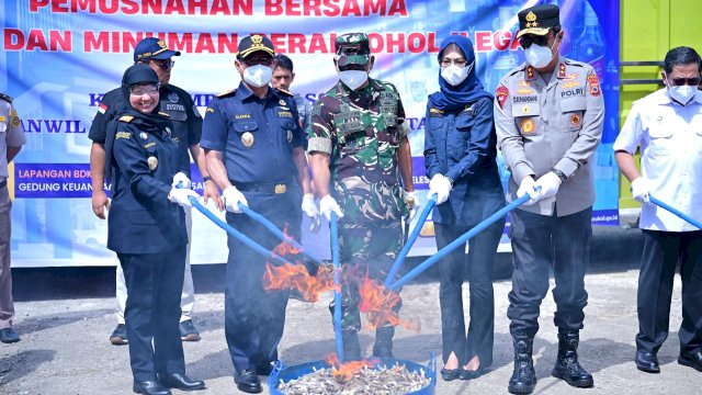 Ketua DPRD Sulsel Hadiri Pemusnahan Rokok dan Miras Ilegal, Apresiasi Langkah Tegas Bea Cukai