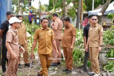 Bupati Sidrap Tinjau Penataan Monumen Ganggawa, Turun Langsung Operasikan Alat Berat