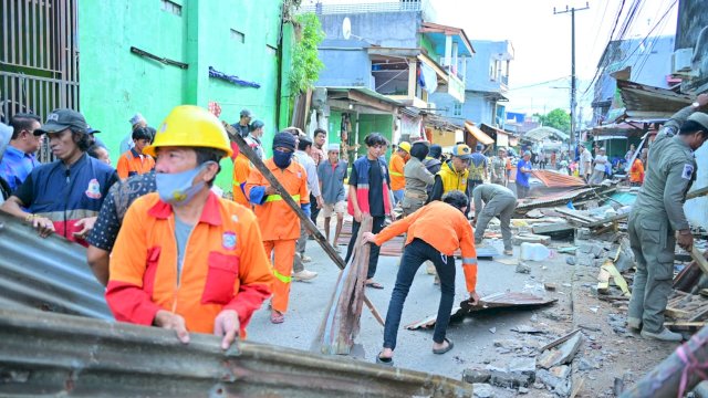 30 Tahun Berdiri di Atas Drainase, Pemkot Makassar Tertibkan Lapak PKL di Maccini Gusung