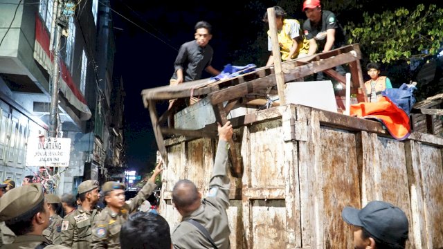 Puluhan Tahun Semrawut, Pasar Tumpah di Jalan Veteran Makassar Akhirnya Ditertibkan