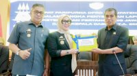 Bupati Barru Serahkan LKPJ ke DPRD