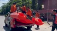 Tak Kenal Libur, BPBD Makassar Bersihkan Tumpukan Sampah di Kanal Kandea