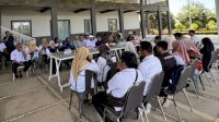 Belajar ke &ldquo;Lumbung Telur&rdquo; Sidrap, Peternak Barru Dalami Sistem Ternak Modern