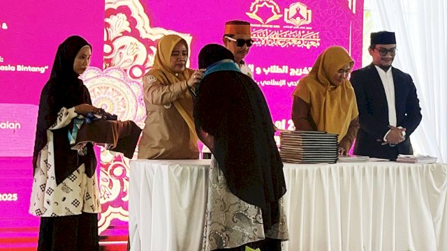 Dampingi Penamatan Santri, Wabup Sidrap Tegaskan Komitmen Penguatan Pendidikan Islam
