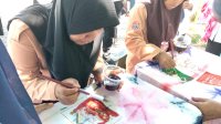 Rumah Membatik Bunga Mawar Bulukumba Latih Siswa SRMP 23 Makassar Membuat Sarung Batik Shibori