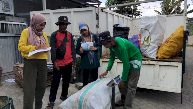 Pendekatan Humanis, Pedagang Kelapa di Kawasan Rotterdam Direlokasi ke Pasar Kampung Baru