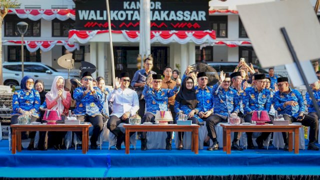 Gubernur Sulsel Sambut 117 Kontingen MTQ VIII KORPRI Nasional dalam Pawai Ta&rsquo;aruf