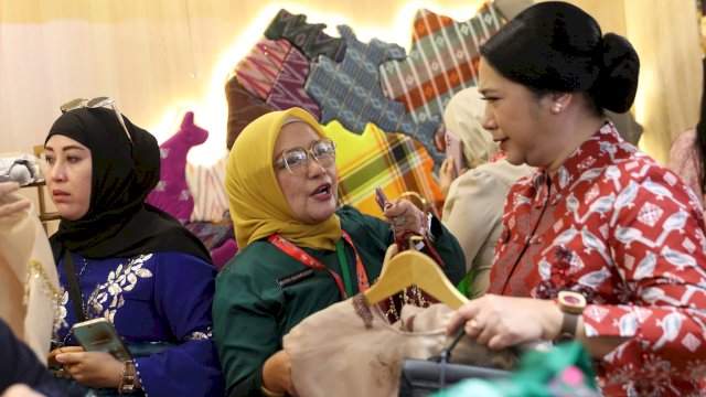 Produk UMKM Dekranasda Makassar Laris Manis di Puncak HUT Dekranas ke-46