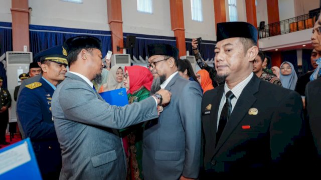 30 Tahun Mengabdi, 398 PNS Pemprov Sulsel Terima Satyalencana dari Gubernur
