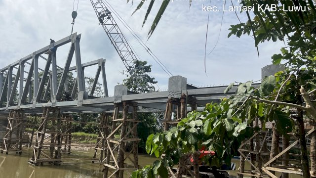 Pemprov Sulsel Bantu Pemda Lutra  Rp16 Miliar Bangun Jembatan