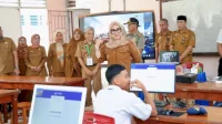 Bupati Barru Pantau Ujian Sekolah, Tekankan Pentingnya Doa Orang Tua