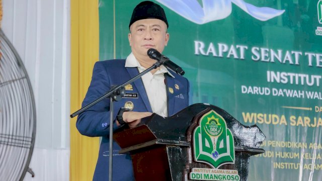 Wabup Barru Hadiri Wisuda IAI DDI Mangkoso, Dorong Generasi Muda Kuliah di Daerah dan Bangun SDM Berkarakter