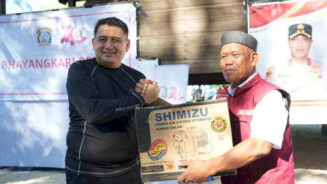 Serahkan Genset dan Pompa Air, Munafri Harap Sinergi Bangun Pulau Lanjukang Terus Berlanjut