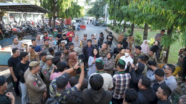 Ketua DPRD Sulsel Temui Massa HMI, Sorotan Harga Kebutuhan hingga Dana BOS Mengemuka