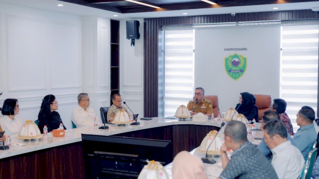 Wakil BUoati Barru Jamu Kunjungan Kerja Komisi B DPRD Sulsel