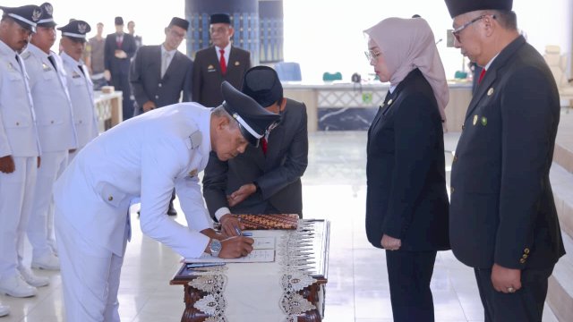 Bupati Barru Lantik 11 Kepala Desa