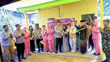 Polres Barru Bersama Pemda Salurkan Bantuan ke Warga Kurang Mampu