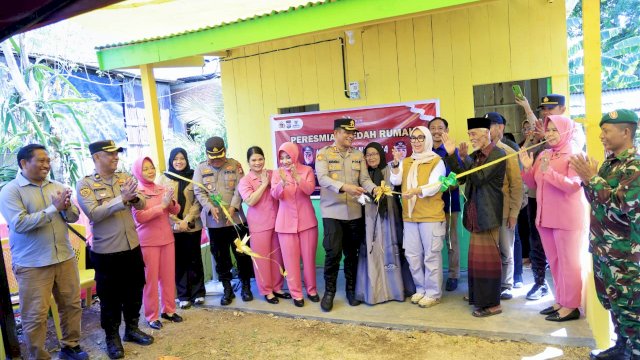 Polres Barru Bersama Pemda Salurkan Bantuan ke Warga Kurang Mampu