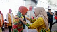 Bupati Barru Jemput Langsung Sri Suparni, Bantuan PJUTS dan BPBL Perkuat Akses Energi Masyarakat