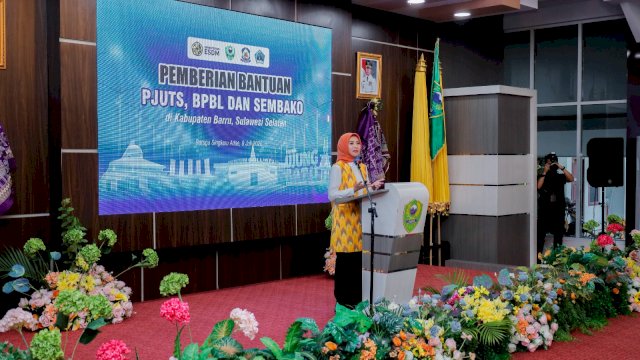 Penyalaan Perdana Listrik di Desa Siawung, Haru dan Bahagia Warnai Program BPBL di Barru